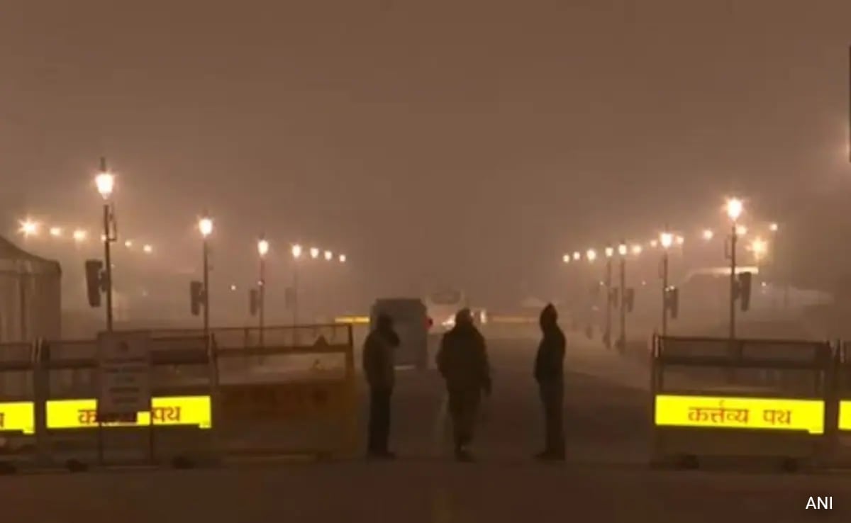 Dense Fog Continues To Blanket Delhi-NCR, Disrupts Flight, Train Ops